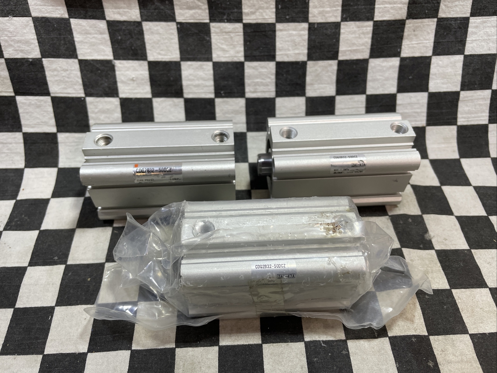SMC CQ2-Z COMPACT CYLINDER CDQ2B32-50CZ, CDQ2B3250CZ, LOT OF 3 SHIPSAMEDAY#103X2