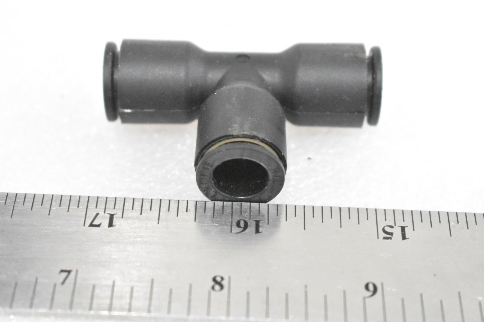 PARKER LEGRIS 3104-60-00 3/8″ OD, NYLON PUSH-TO CONNECT TUBE TEE (LOT OF 2)
