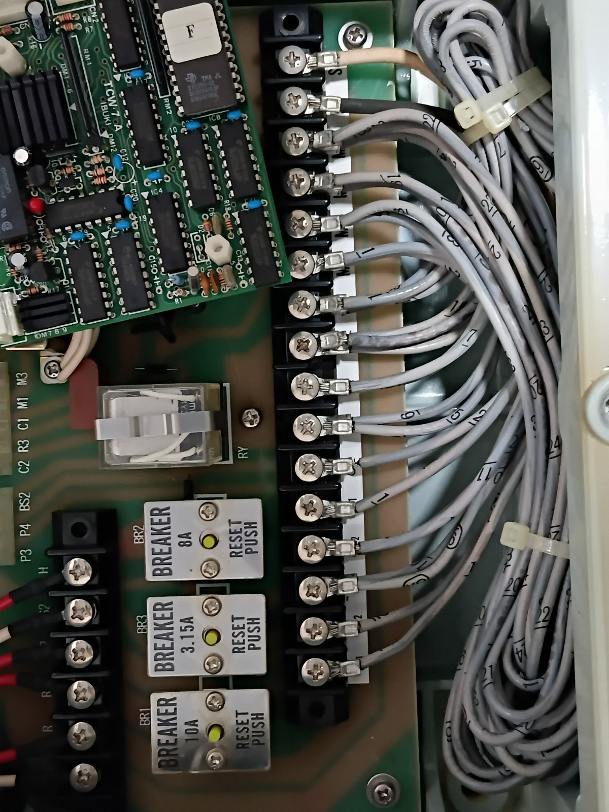 Ibuki Kogyo Air Horn Time Controller AC110V 15A 60Hz PHASE 1 52611