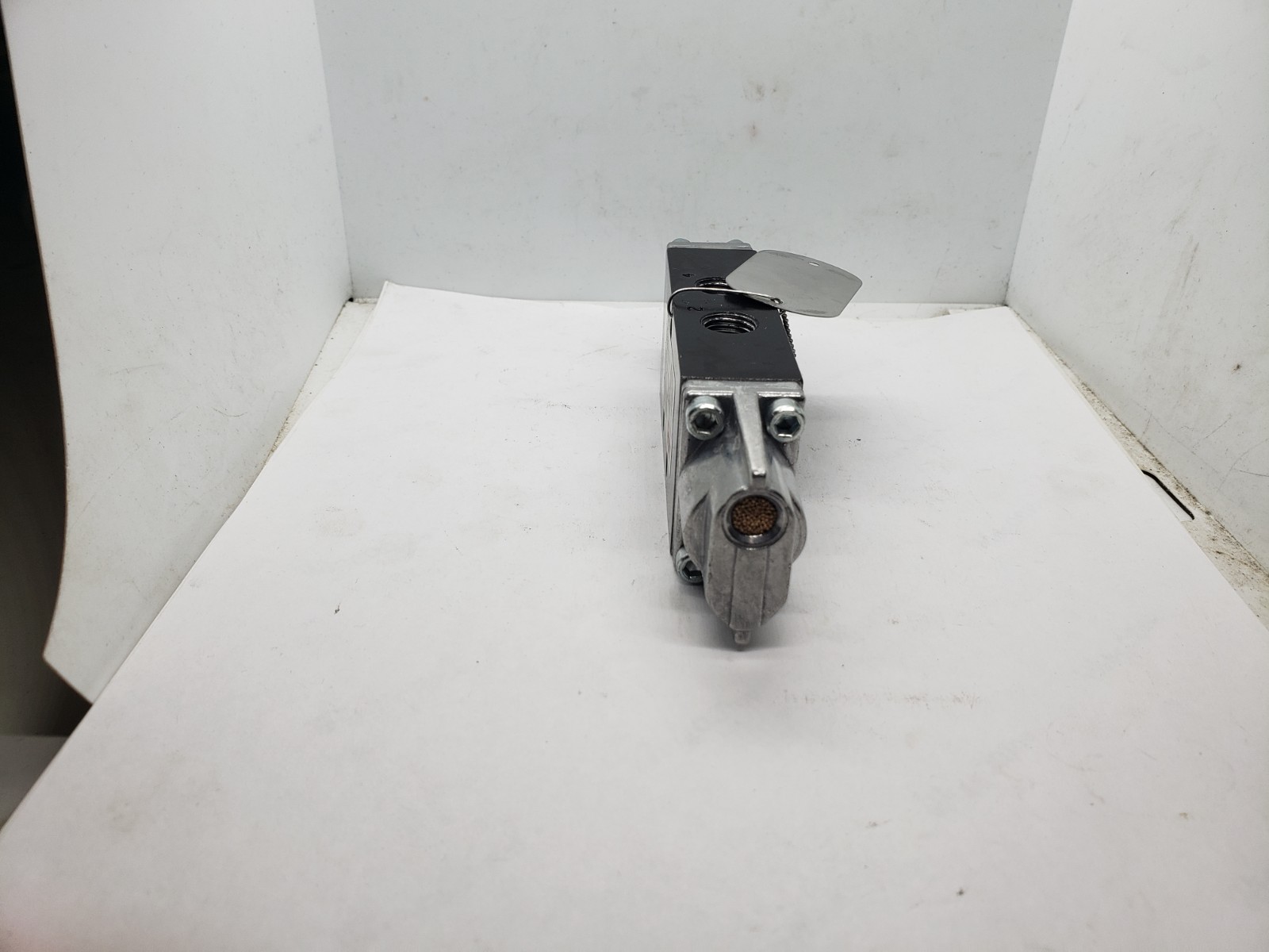 ARO E212RS MANUAL AIR VALVE 4 WAY 2 POSITION 1/4″NPTF 150 PSI NIB