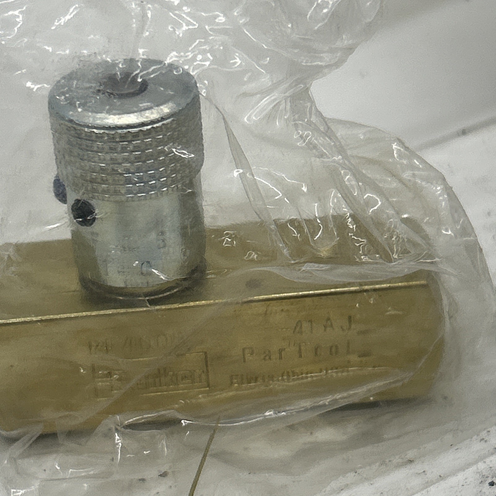 NEW ! PARKER 1/4″ FLOW CONTROL VALVE PF400B. Parker Pf-400b