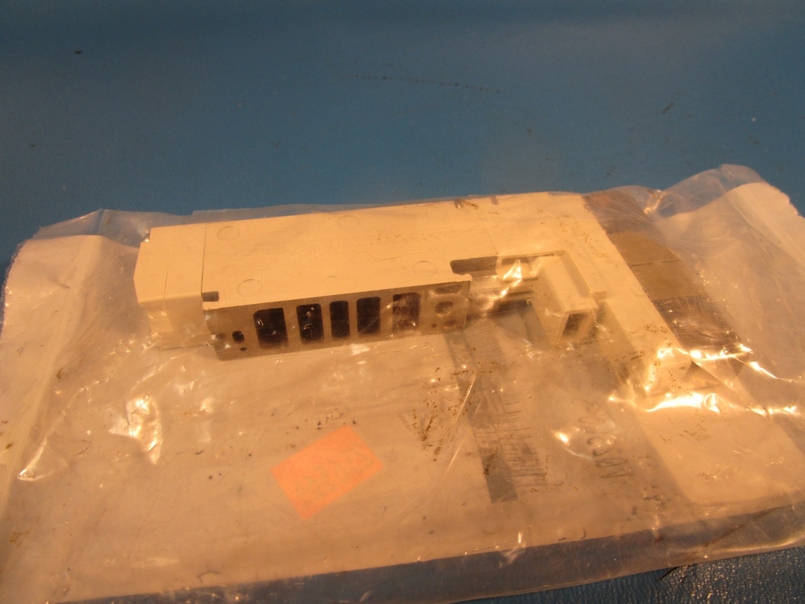 SMC VQ2300-51, Solenoid Valve 5 Port 4 Way/3 Position 24VDC