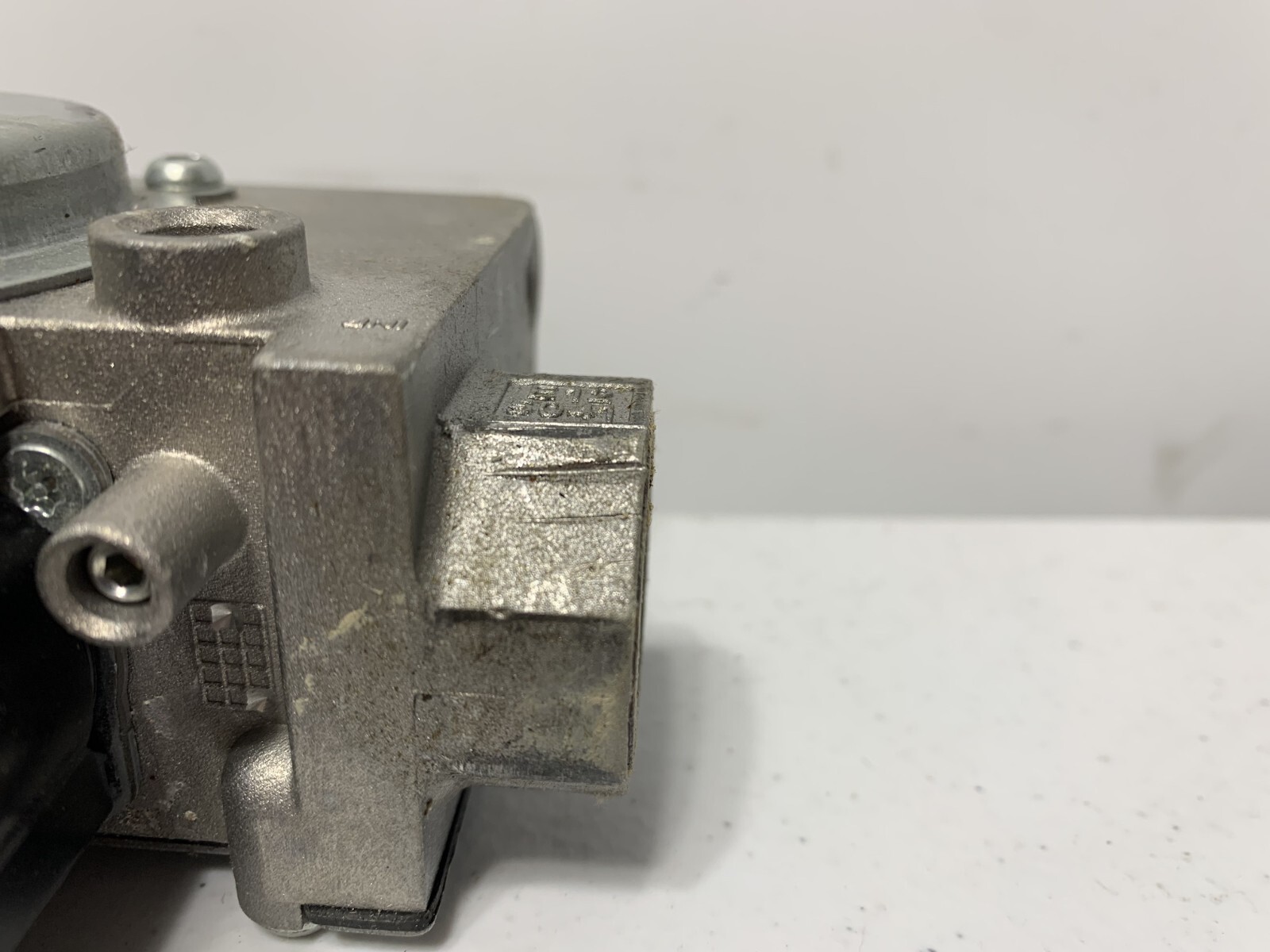 Emerson VAL09030 Manifold Gas Valve 24V 40/60 Hz 1/2 PSI