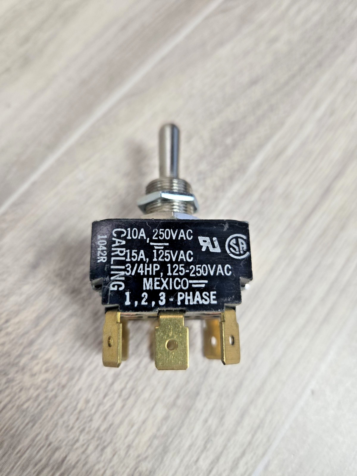 Carling 1042R Maintained Toggle Switch 3-Position 125 / 250V