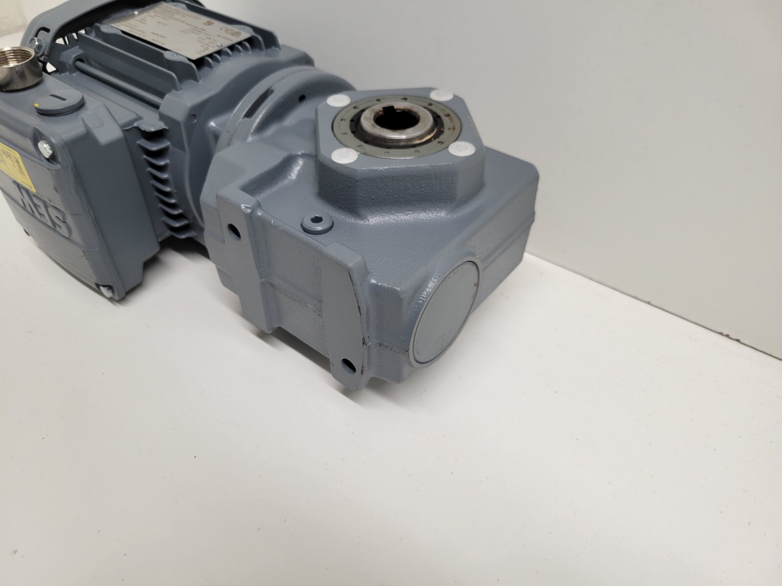GOOD USED! SEW-EURODRIVE .33HP 230/460V 1.14/.57A GEAR MOTOR SA37-DRS71S4