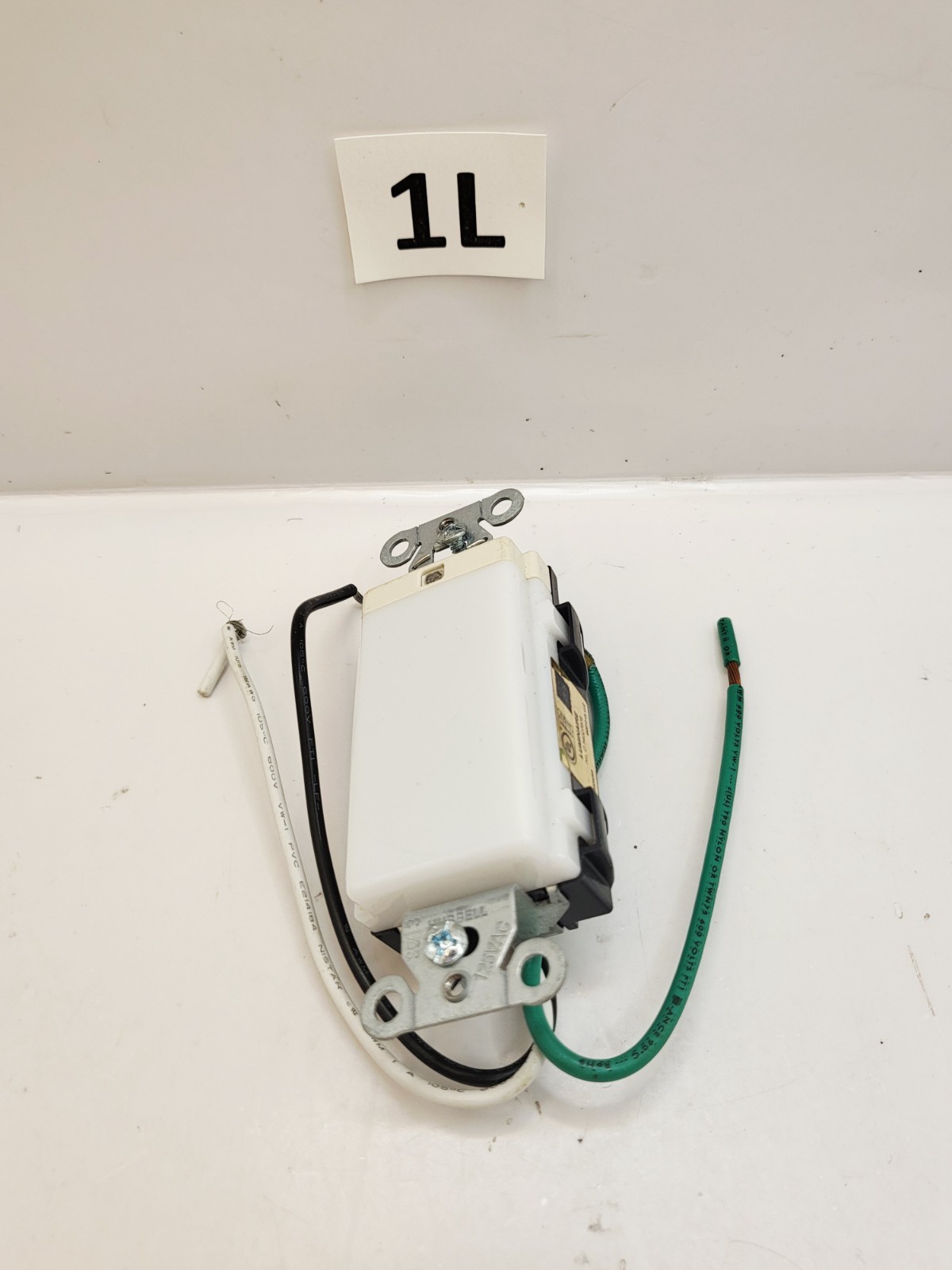 Hubbell Wiring Systems DD100NL Night Light Decorator, 125 VAC, Ivory
