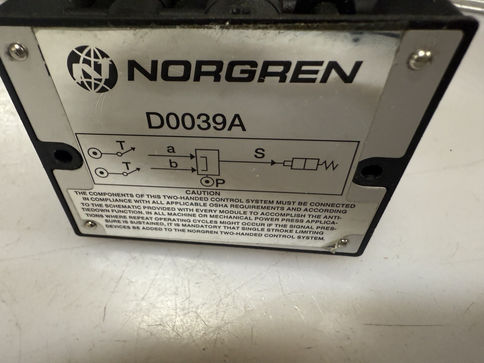Norgren D0039A Two-Hand Pneumatic Switch Control Module, 5/32 Tube 40-120psi B03