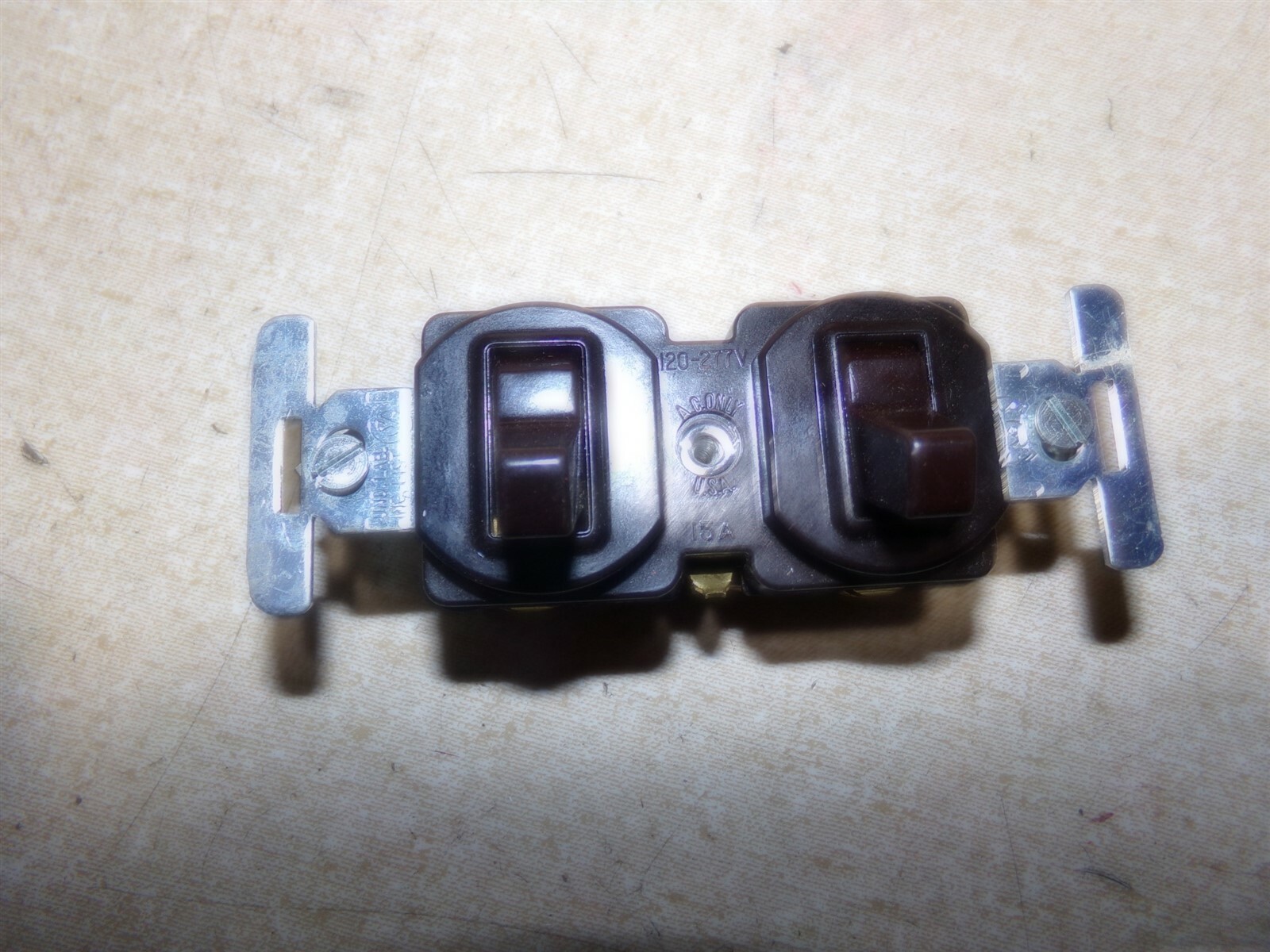 NEW Circle F 3223 Brown Dual Toggle Light Switch *FREE SHIPPING*