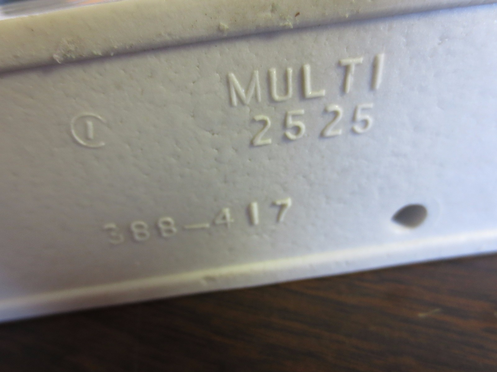 MULTI 2525 PORCELAIN CUT-OUT BASES 250V, 61-100A – NEW SURPLUS – 388-417