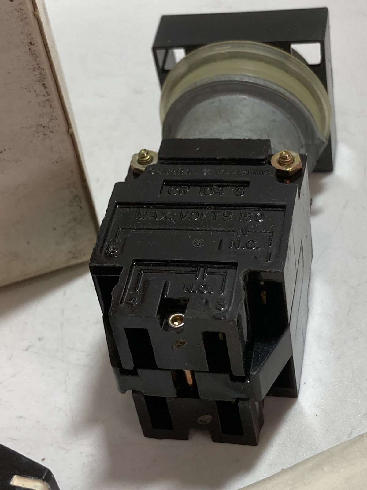 GE CR104MB22202 SELECTOR SWITCH 3 POS MAIN R 2NO/2NC 120V NIB