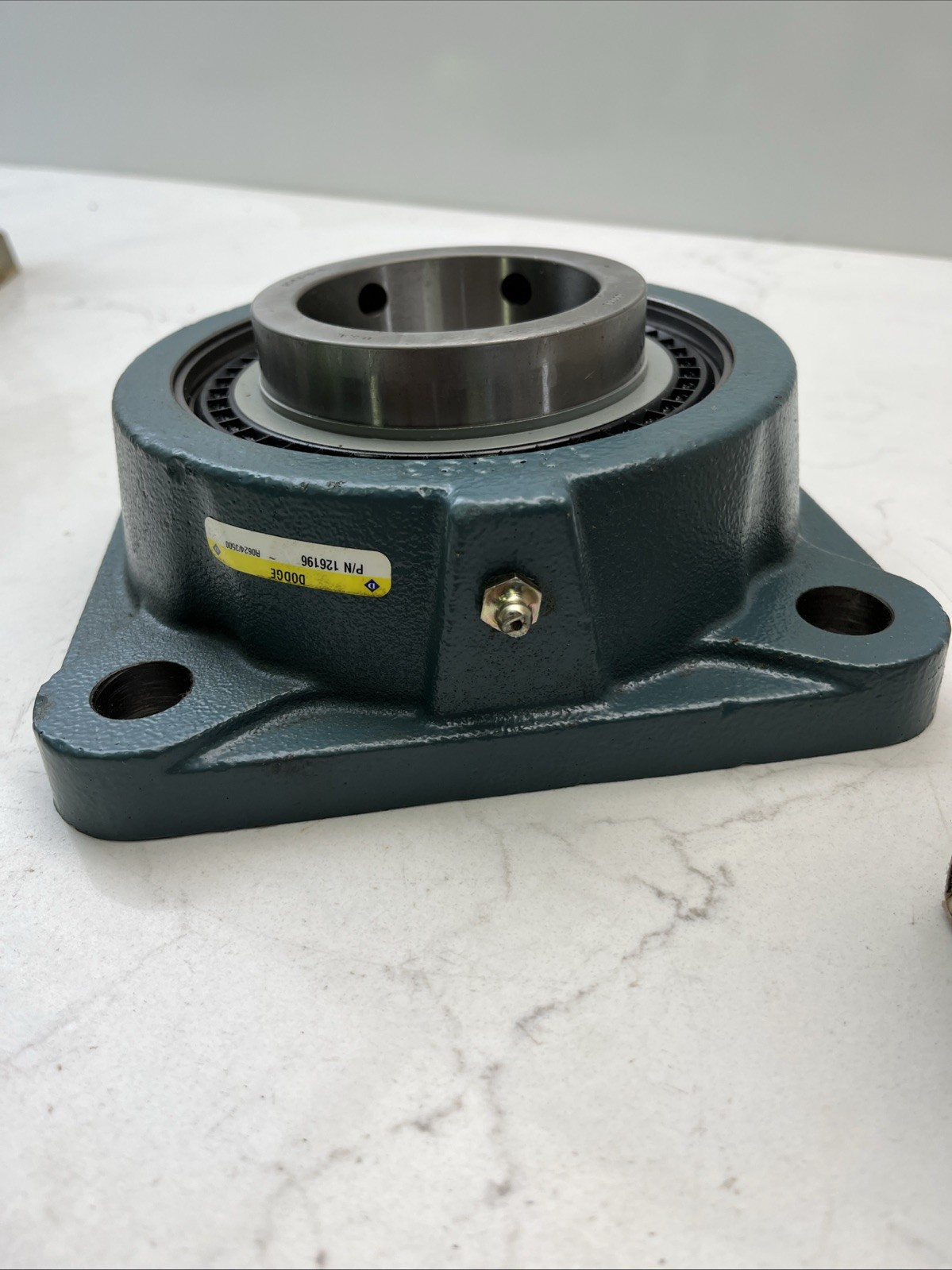 1 NEW DODGE 126196/ 124083 4 BOLT FLANGE W/ SCM 2-15/16″ BORE F4B-SCM-215