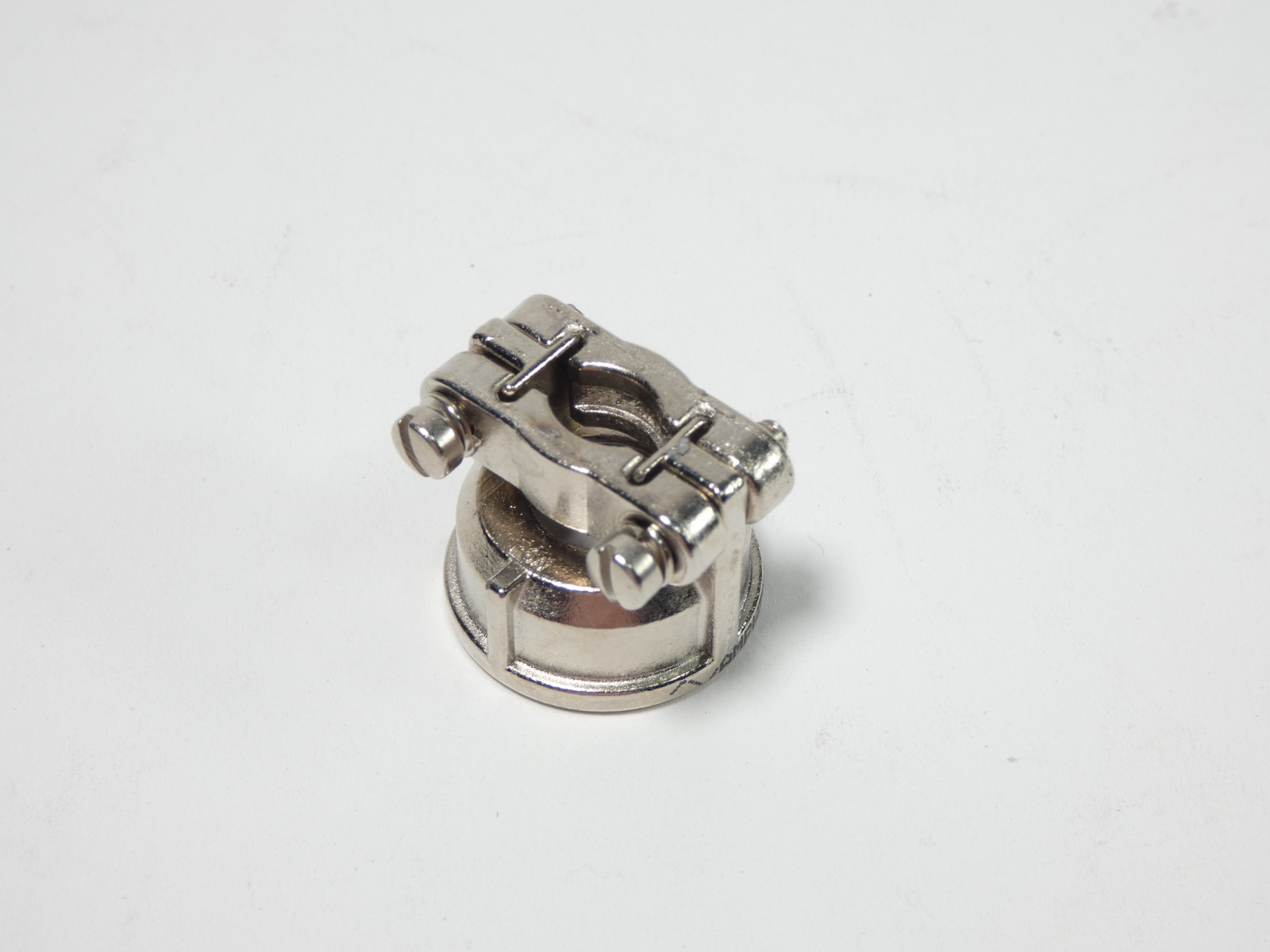*Lot of 8* Amphenol 97-3057-1007(676) Cable Clamp Connector – NEW Surplus!
