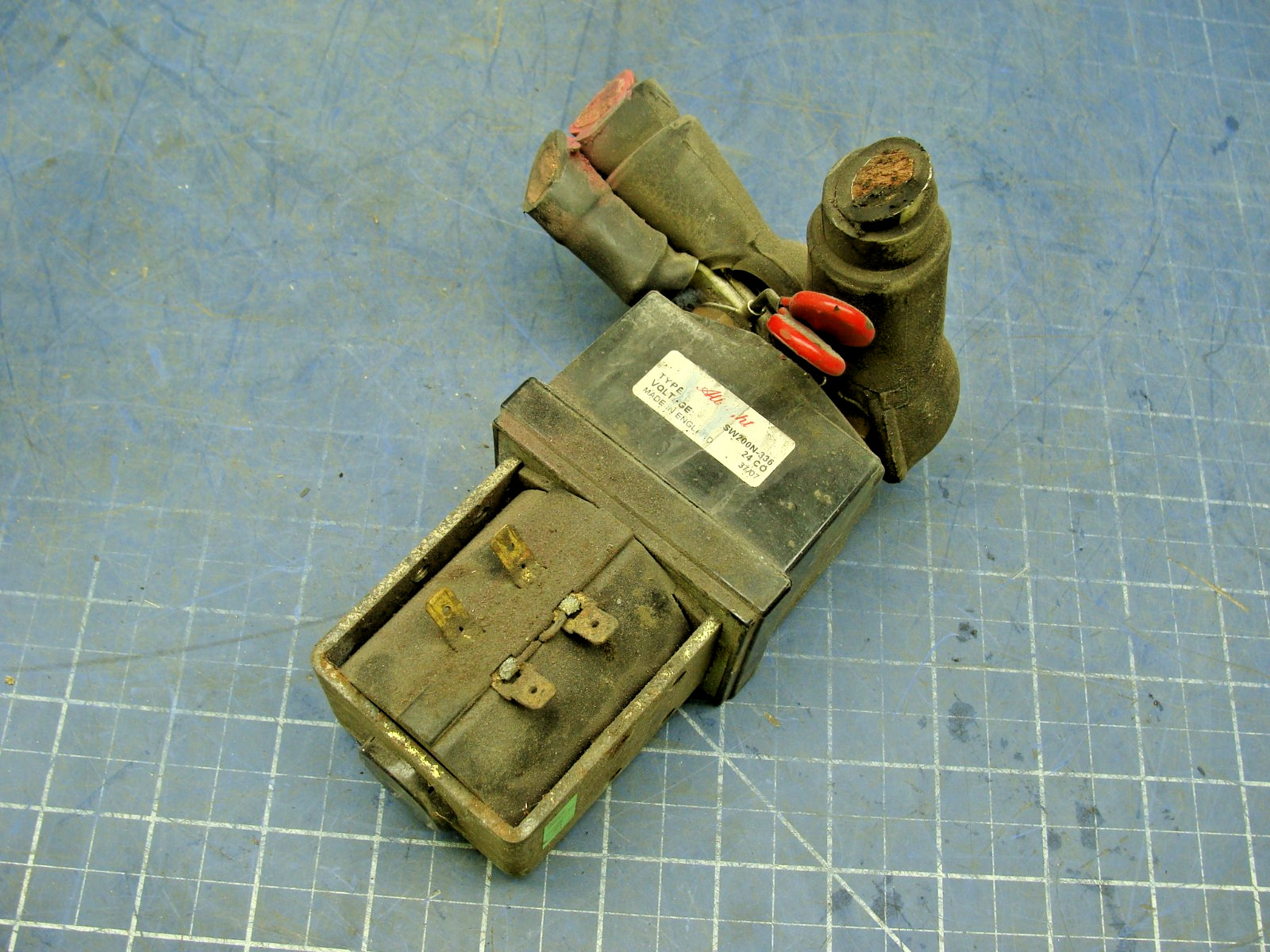 ALBRIGHT SW200N-336 SINGLE-POLE SINGLE-THROW SOLENOID CONTACTOR 24 VDC
