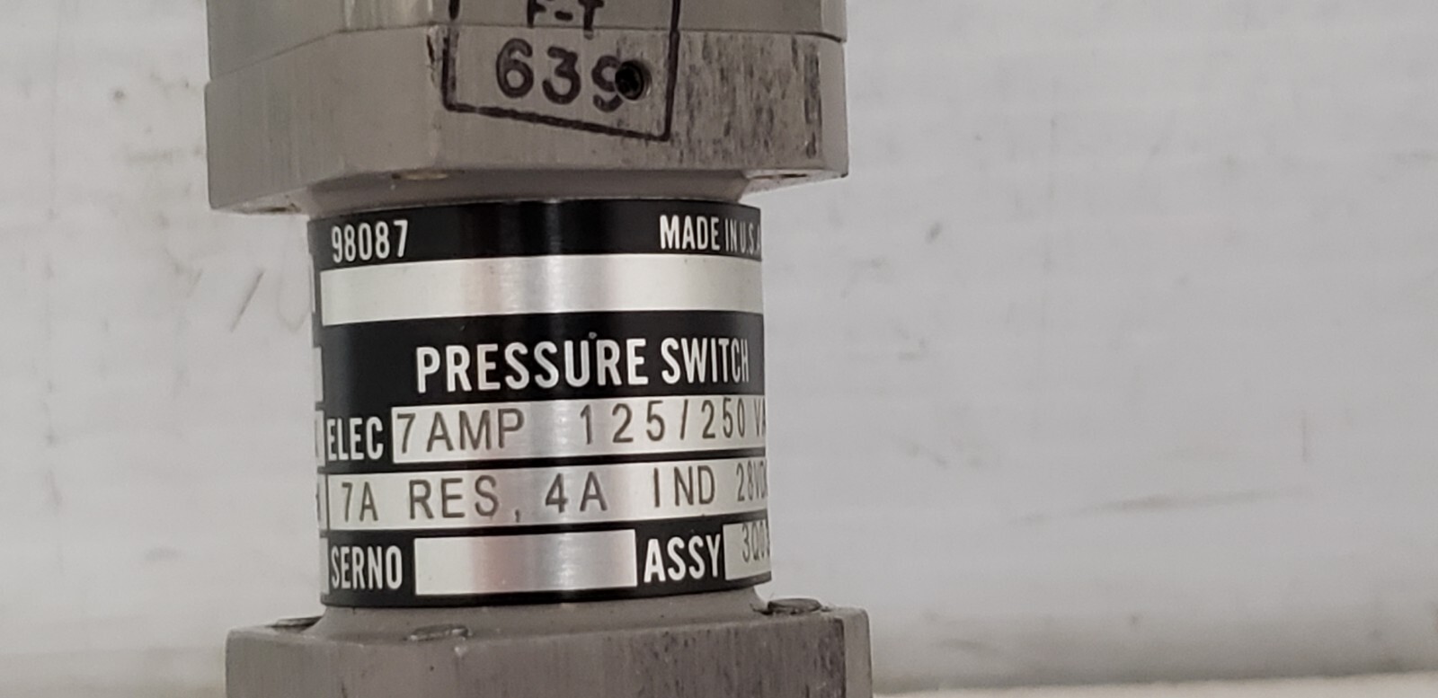 ITT NEO-DYN 105PP1S904 PRESSURE SWITCH, 7 AMP, 125/250VAC, 1800 PSIG MAX, NNB