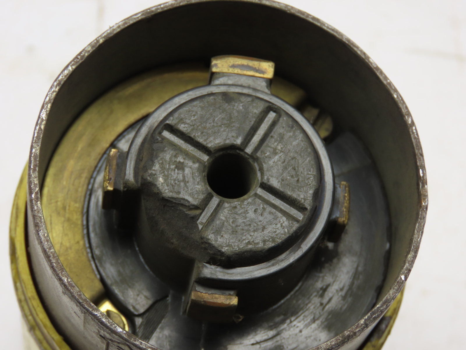 HUBBELL HUBBELLOCK Male Case PLUG 60A 600V 60 AMP steel cover Yellow