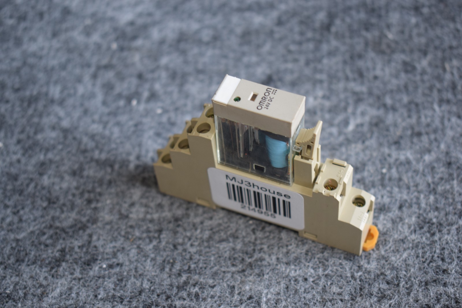 Omron G2R-2-SND(S) w/ BASE 1494C #214955-R1*B34
