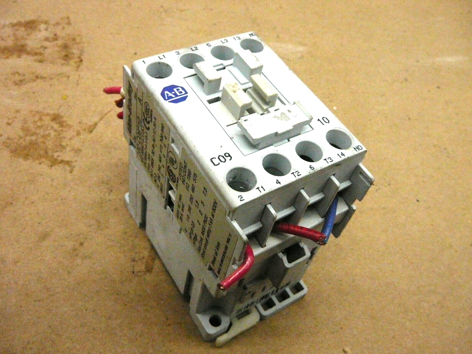 ALLEN BRADLEY CONTACTOR 100-C09*10 SERIES A 600VAC COIL 110V 50Hz 120V 60Hz