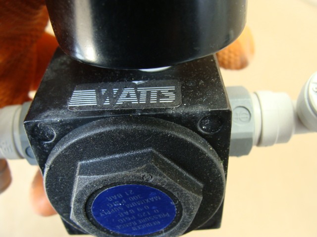 LOT OF 2 WATTS R35-01CG AIR PRESSURE REGULATORS 300PSIG MAX