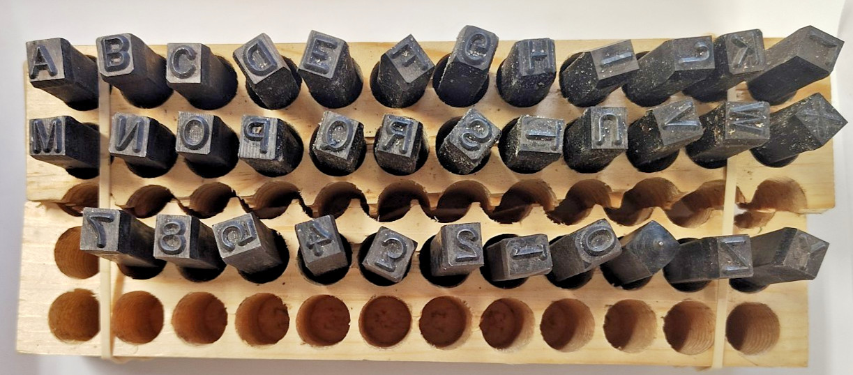 Young Bros 1/4″ Letters And Numbers Set #6 Missing Wood Case Broken 35 PCS NOS