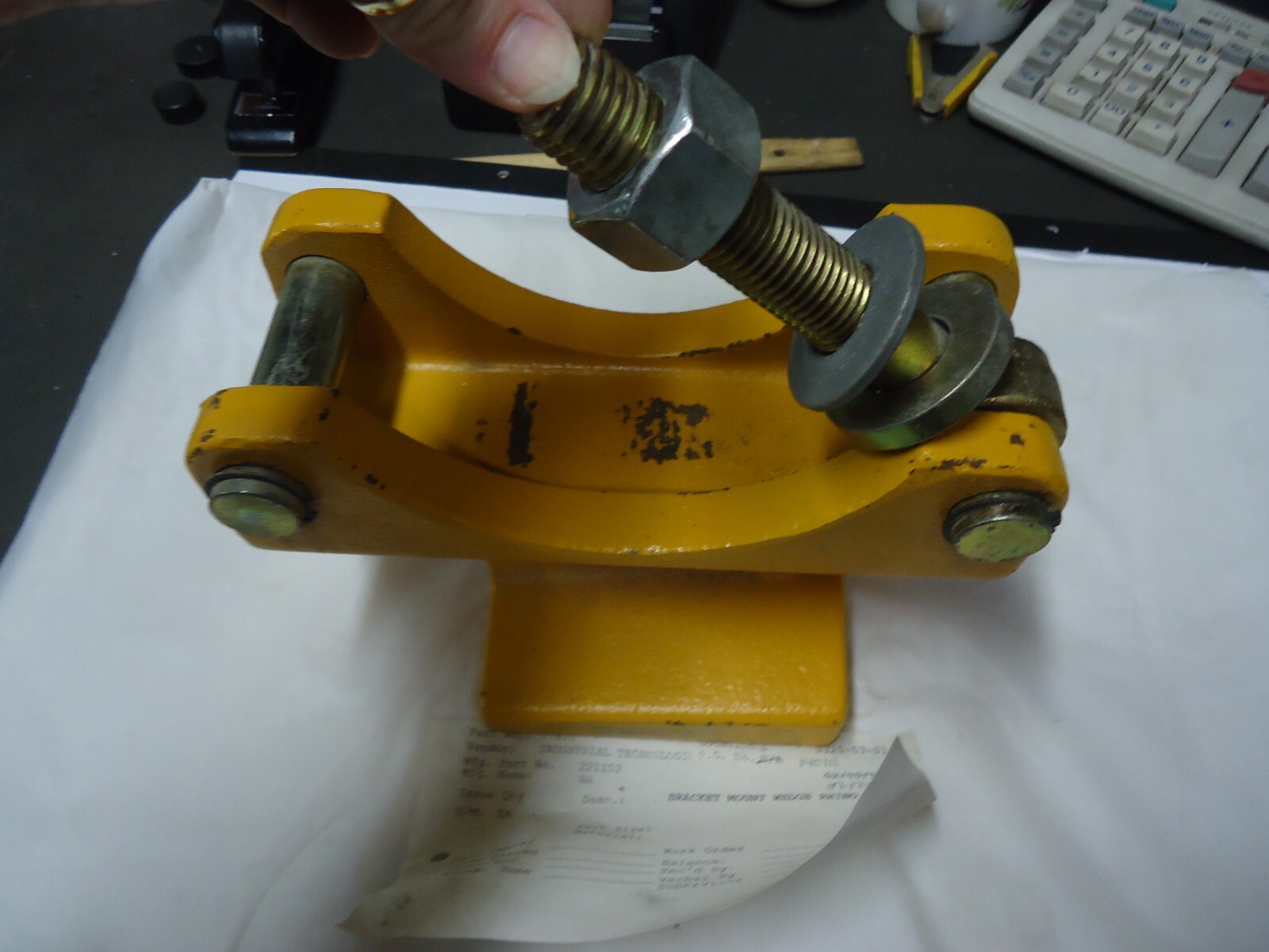INDUSTRIAL TECHNOLOGIES 221152 BRACKET MOUNT WEDGE RHINO – PIN SIZE 15/16″