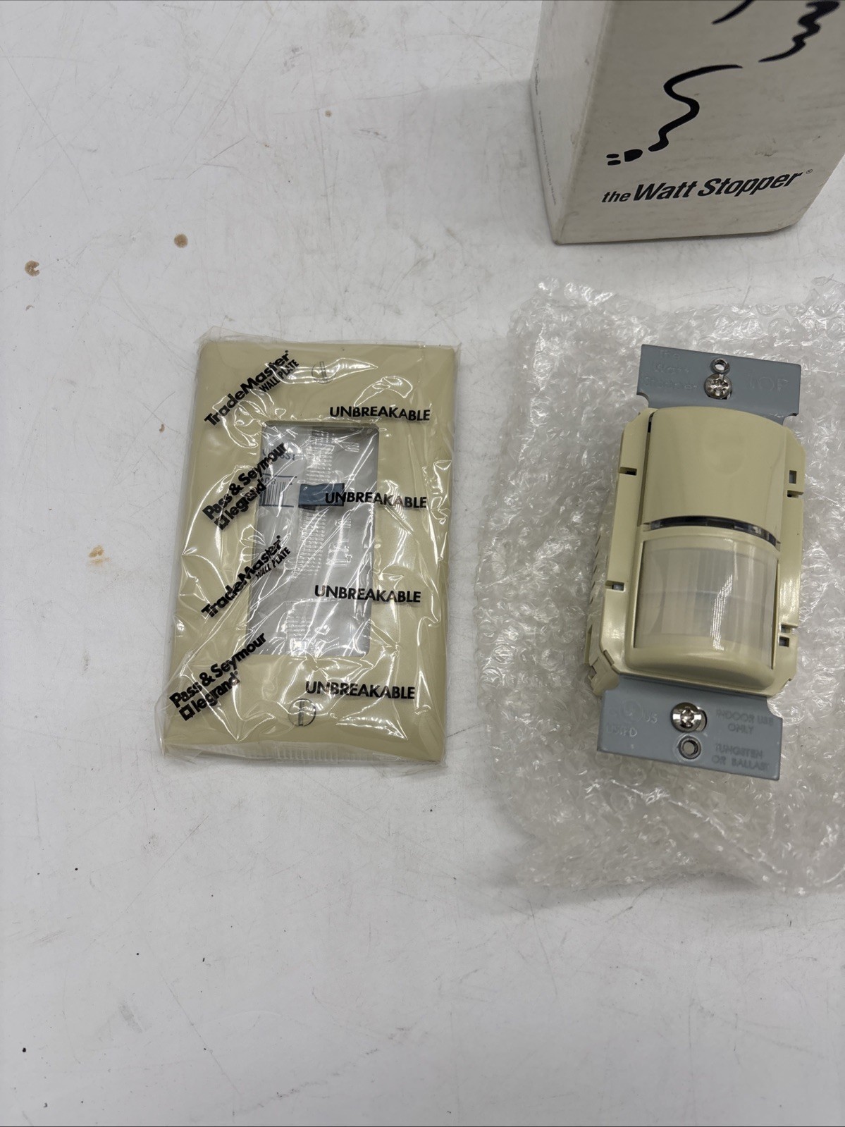 Watt Stopper WS-200-1 Automated Wall Switch 120-277 VAC 60 Hz Ivory New Open Box