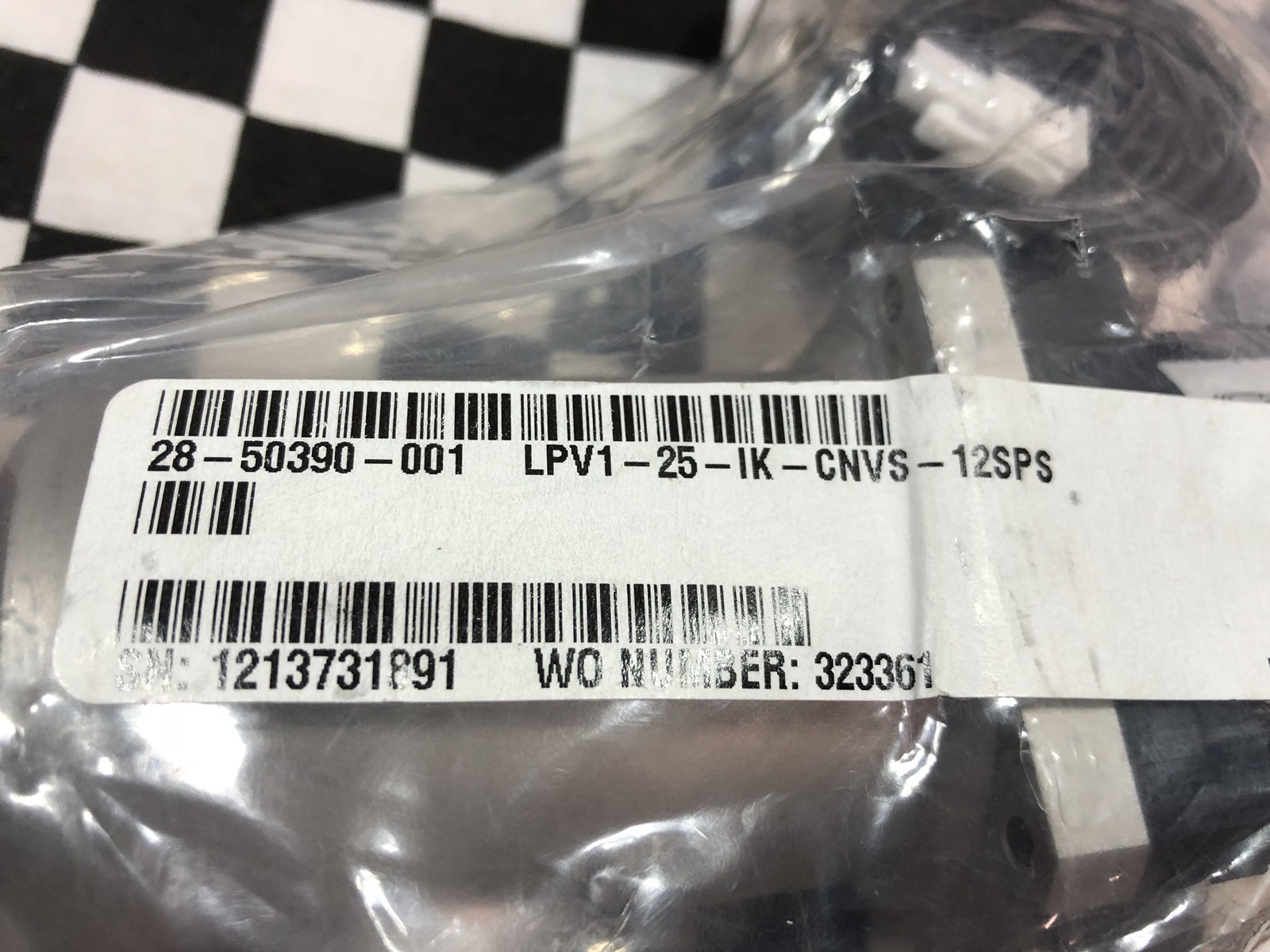 MKS ANGLE INLINE VALVE KF-25 WITH SOLENOID B3113-S31, LPV1-25-IK-CNVS-12SPS