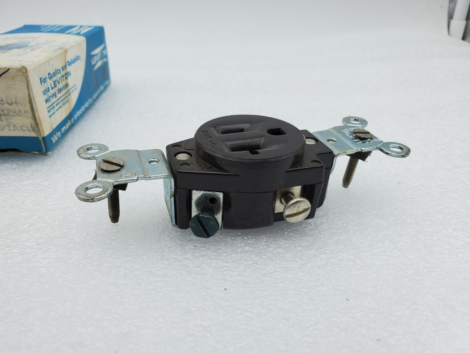 Leviton Brown Flush Receptacle 5801 20A 125V