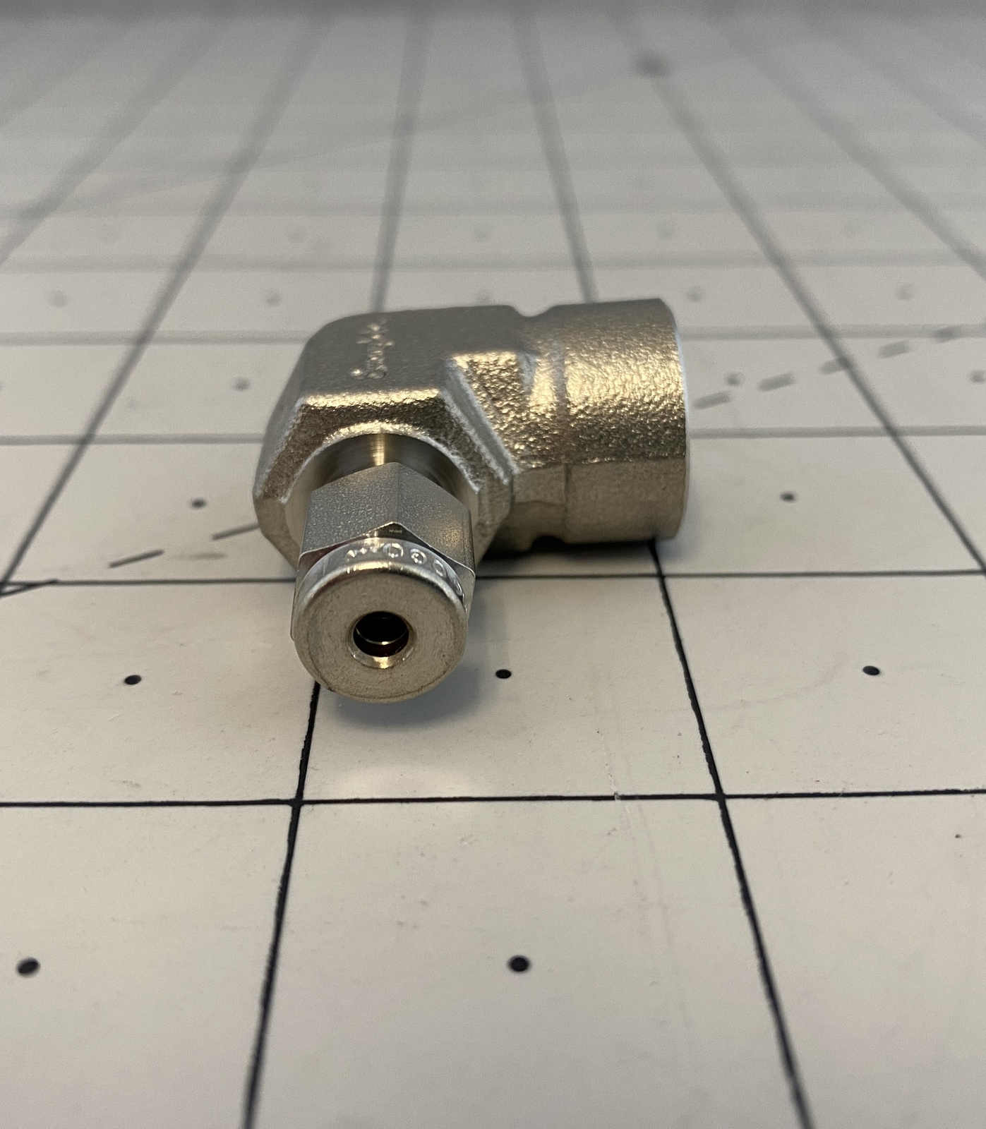 Swagelok Stainless Steel Tube Fitting, Female Elbow PN: SS-200-8-4