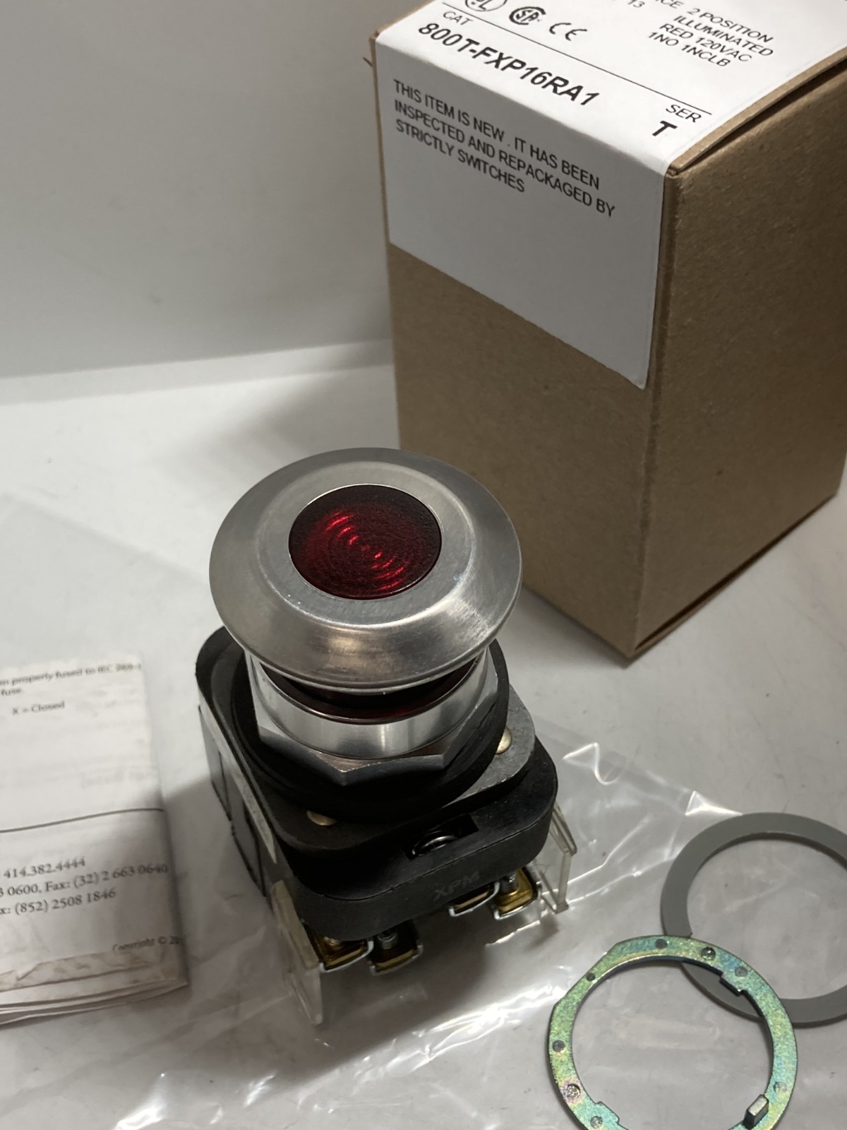 ALLEN BRADLEY 800T-FXP16RA1 PUSH PULL 2 POS ILL RED 120V 1NO/1NCLB SE T NIB