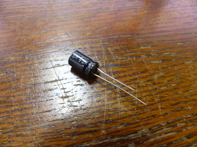 Marcon CEDSM1E221M Qty of 100 per Lot 220uf 25v 8×11.5mm 85 deg. Marcon