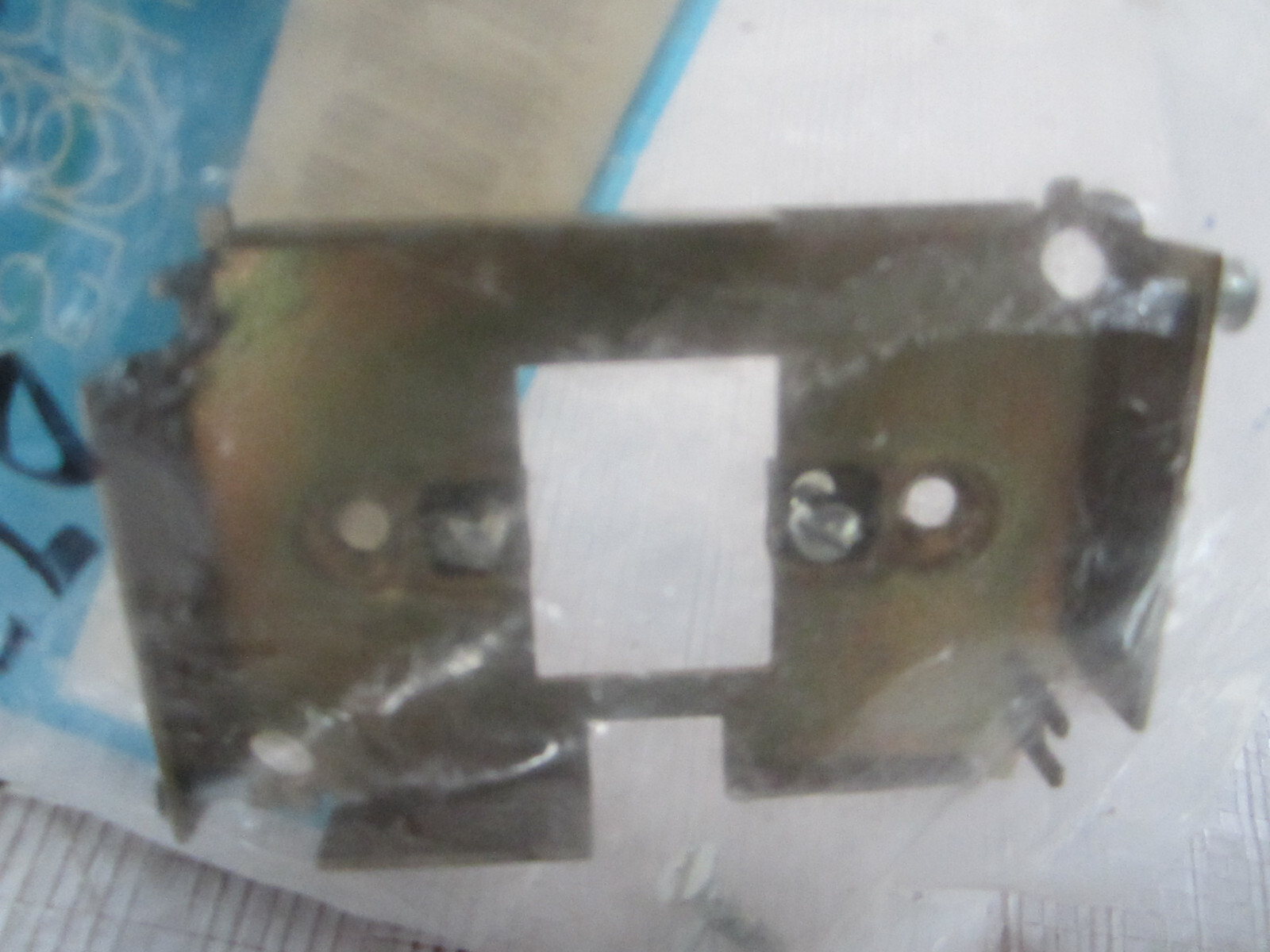 JOHNSON CONTROLS T-4002-6049 MOUNTING BRACKET WITH HARDWARE
