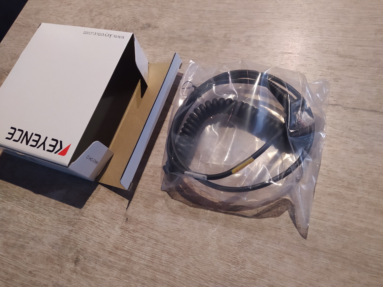 KEYENCE HR-1C3UC CABLE [NEW]