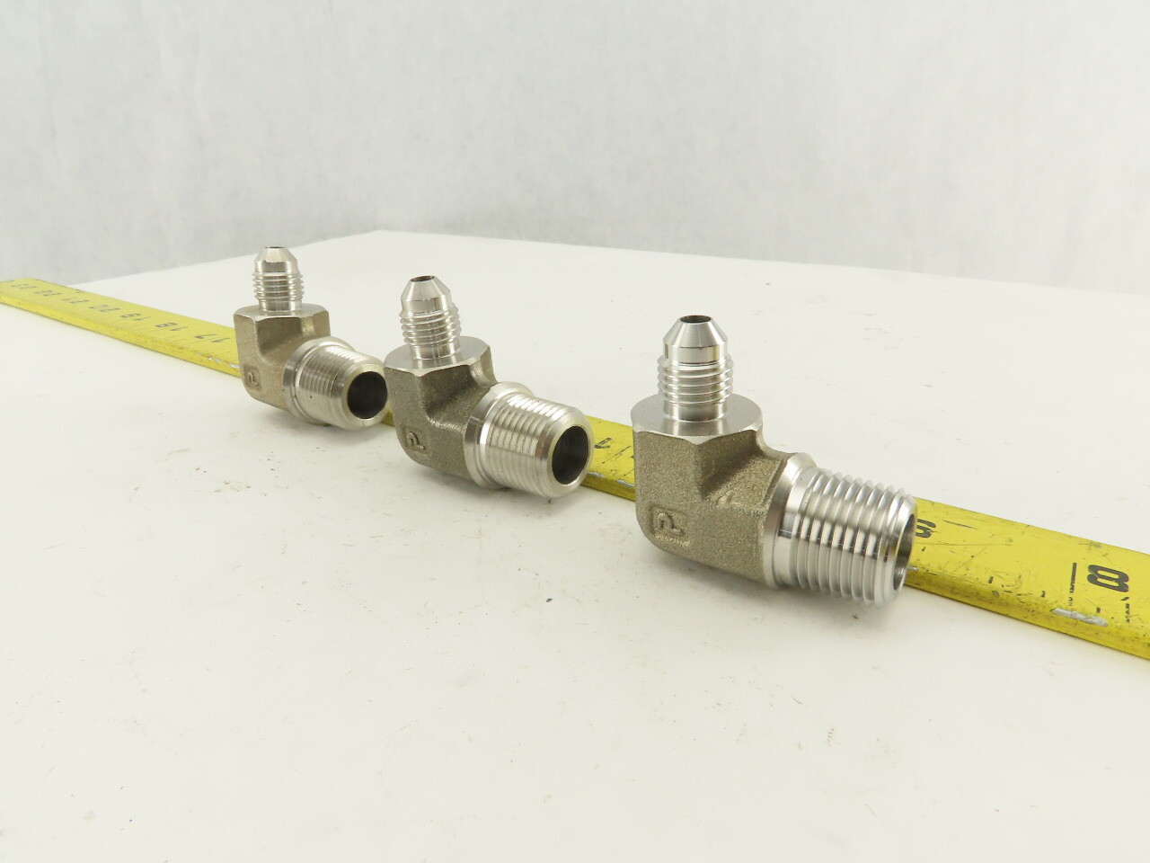 Parker 4-6CTX-SS 316 Stainless 37° Flare Tube 90° Elbow -4 JIC x 3/8″ NPT Lot/