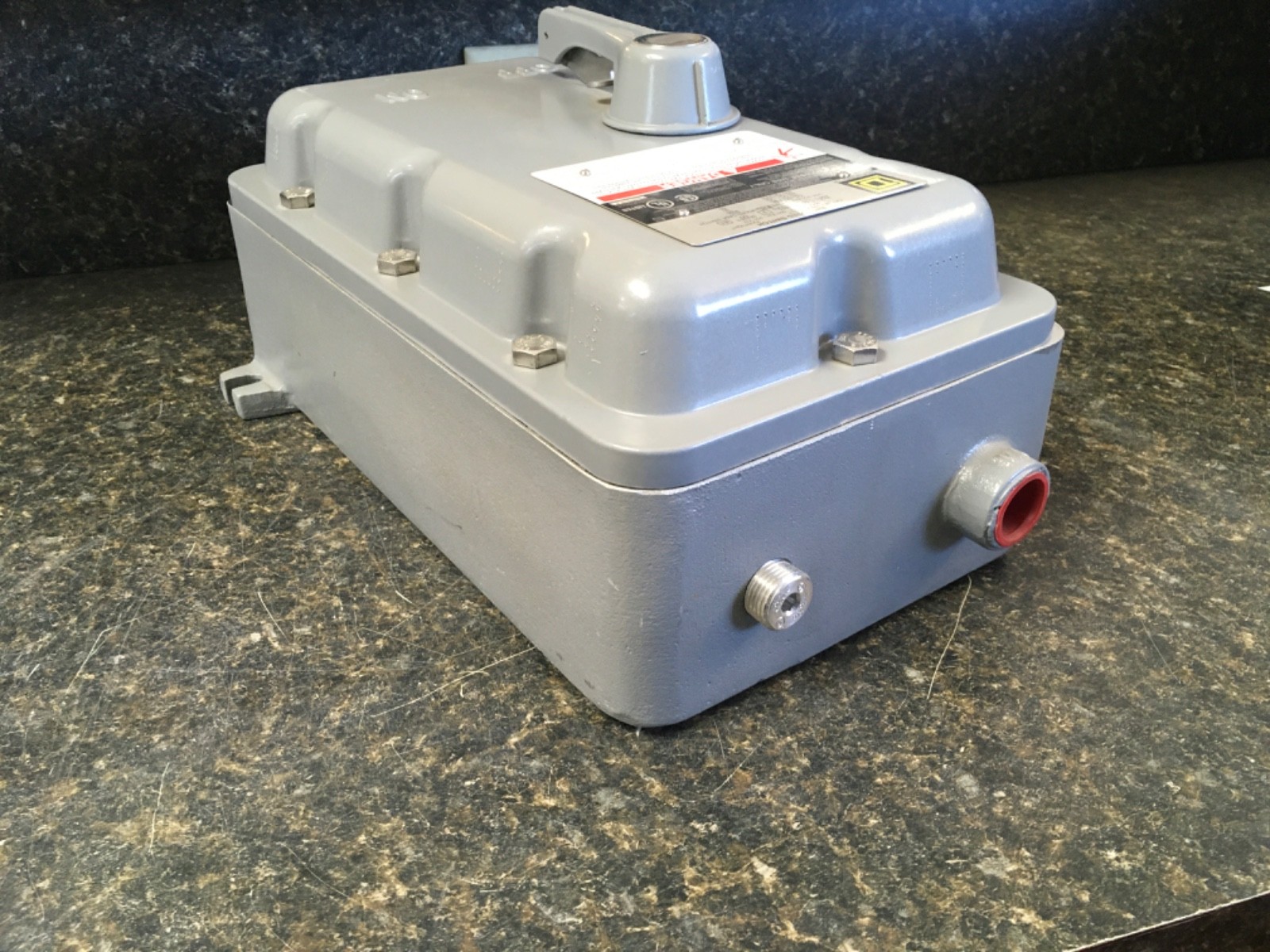 SQUARE D H60XFA1212 ENCLOSED SWITCH RAINTIGHT 600VAC/250VDC MAX 3 POLES