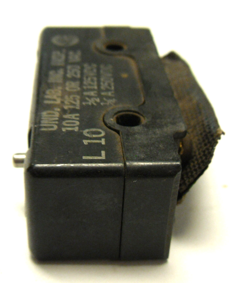 LOT OF 2 MICRO DT-2R4-A7 MICROSWITCH PIN PLUNGER