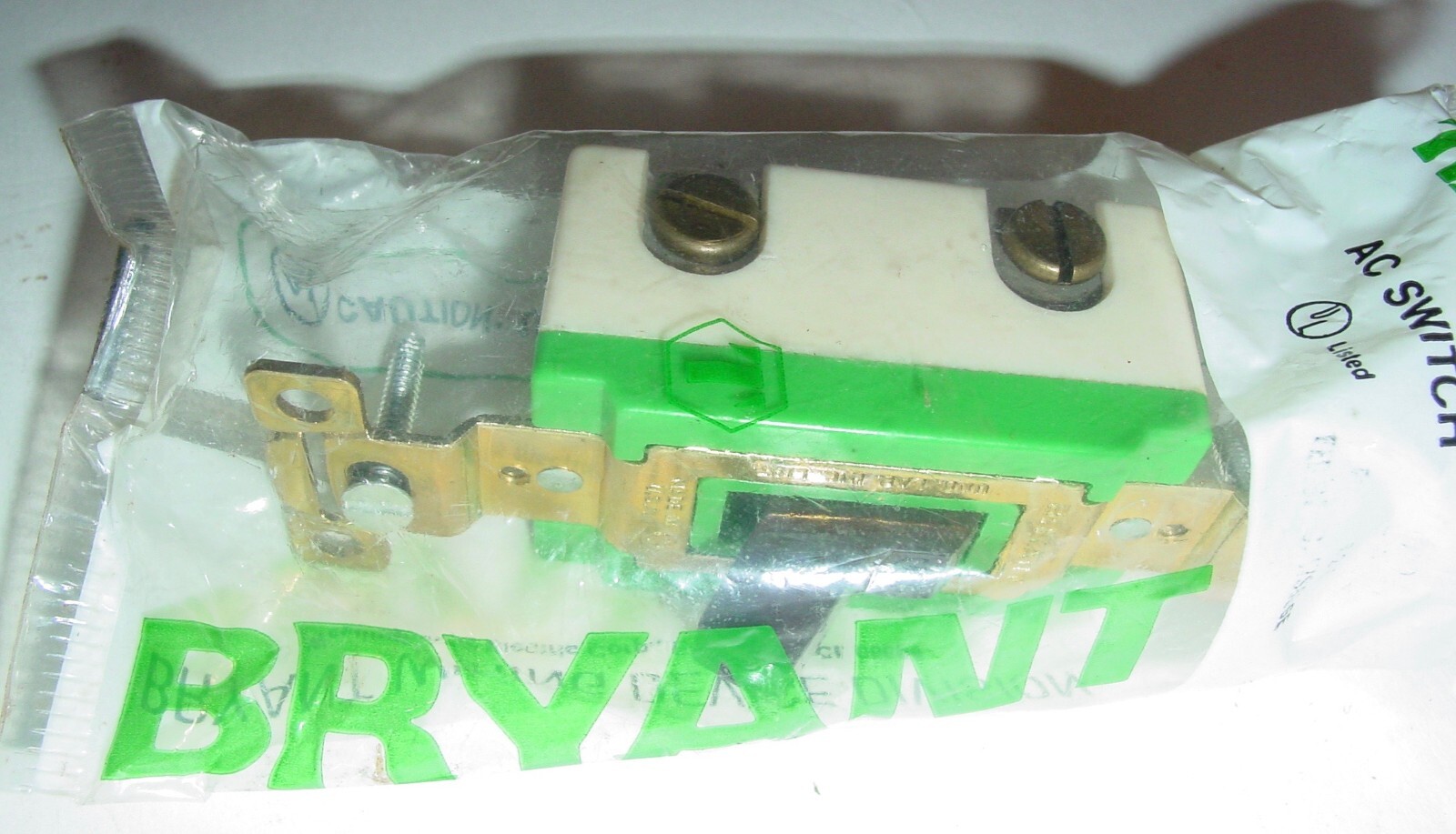 Bryant Toggle Switch Industrial Grade Green Moulded 30 Amp 120/277 USA NOS
