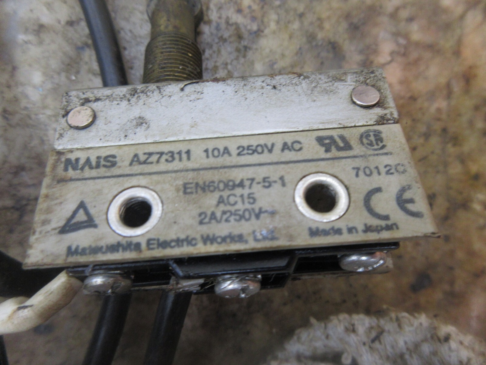 NAIS SAFETY SWITCH 20A 360V AC EN60947-5-1 AC15 70120 AZ7311 LOT OF 2 PIECES