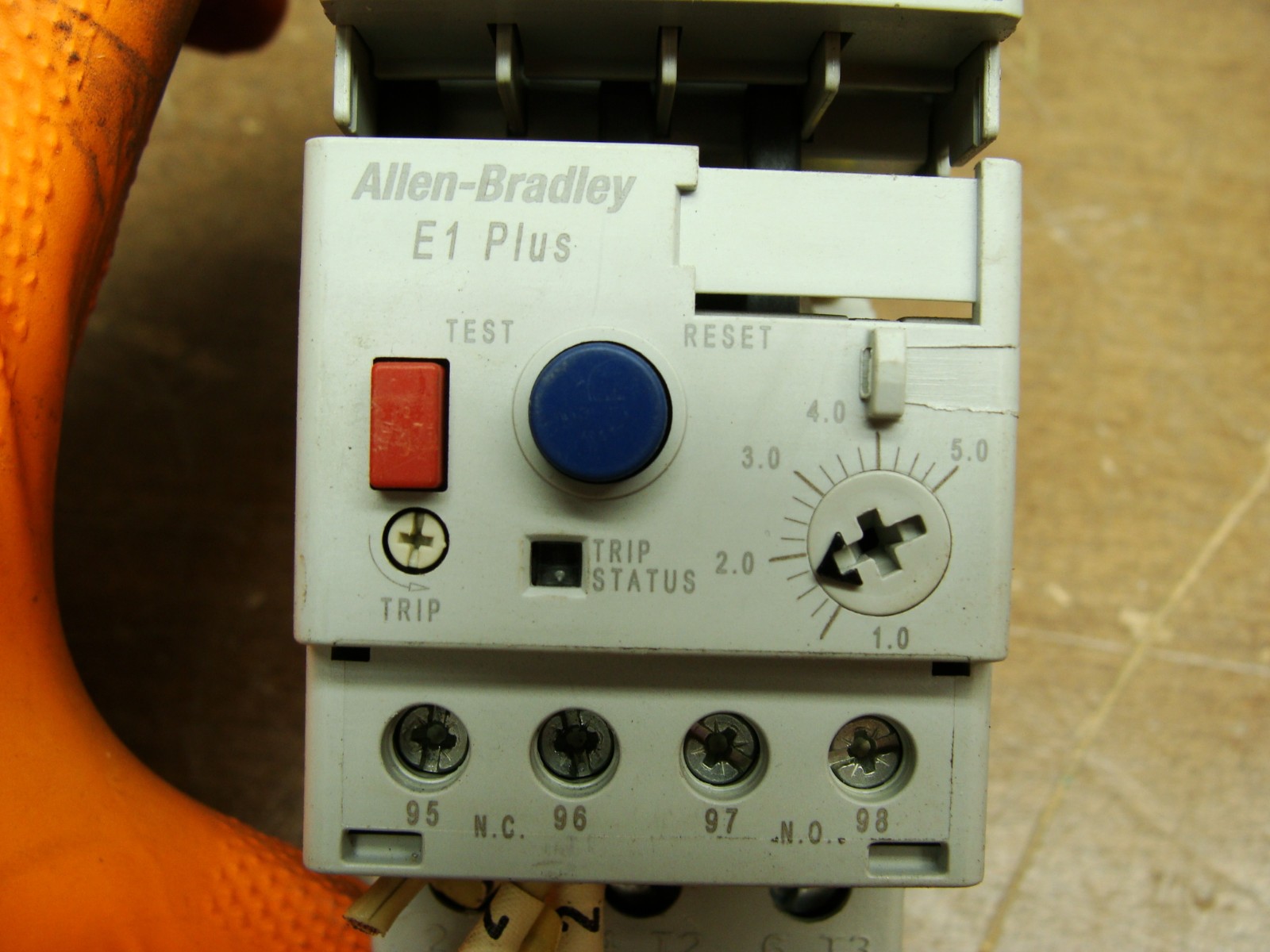 ALLEN BRADLEY 100-C09*10 SER A CONTACTOR W/193-ED1CB SER B OVERLOAD RELAY