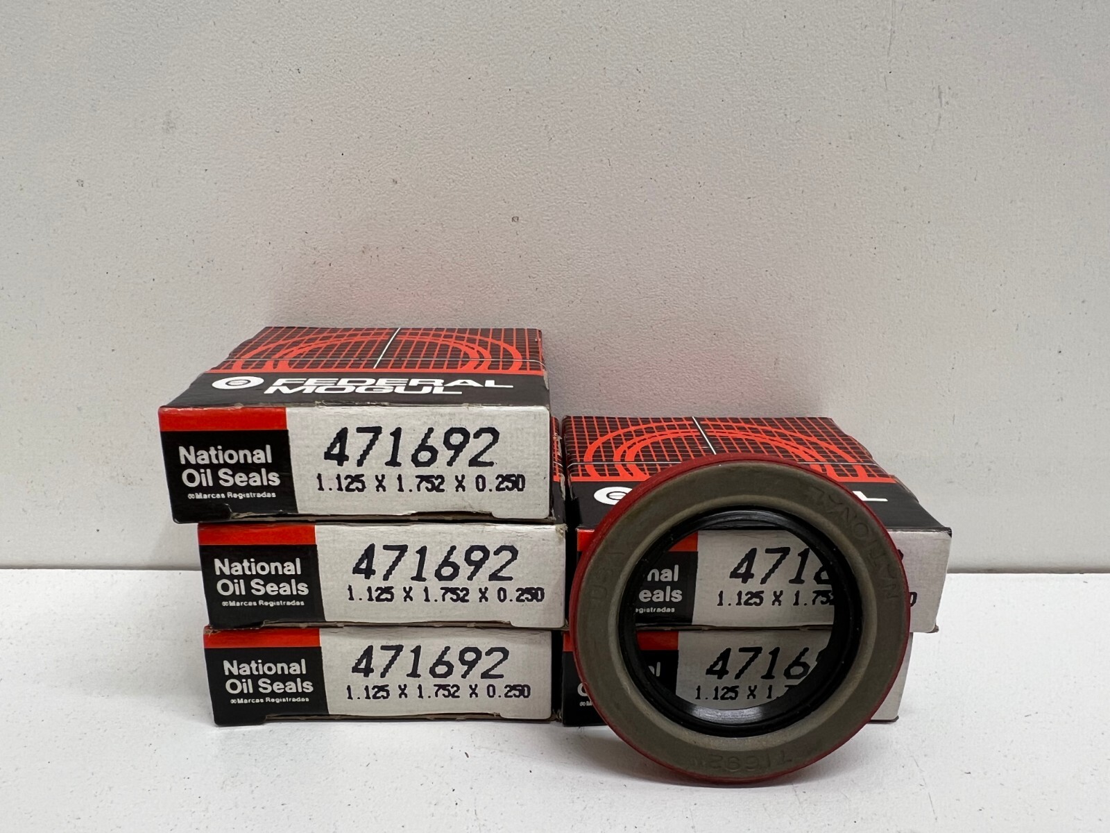 LOT OF (5) NEW IN BOX! FEDERAL MOGUL NATIONAL OIL SEALS 471692