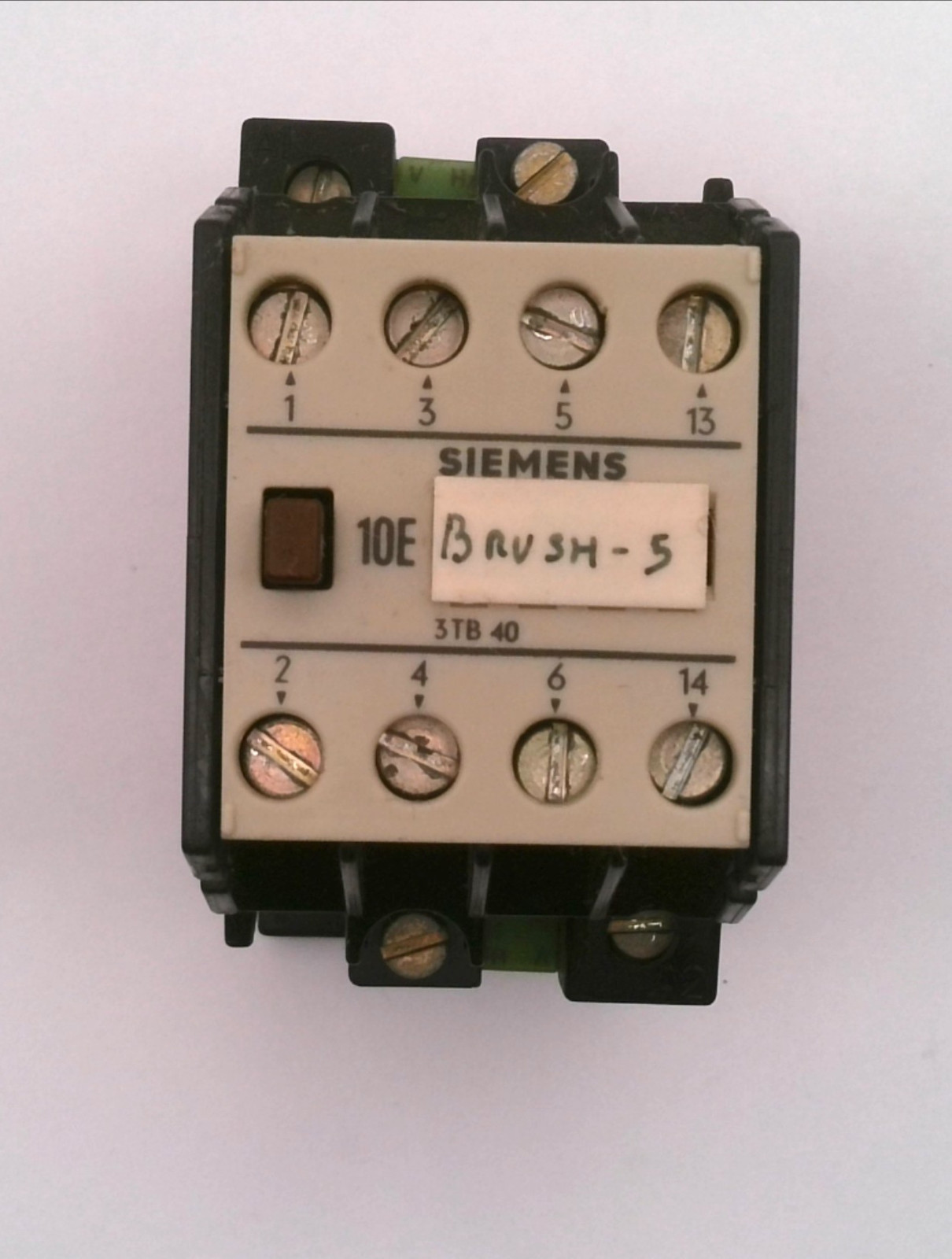 SIEMENS 3TB4-010-0A CONTACTOR, 9 AMP, 600 VAC, 1NO AUX CONTACT