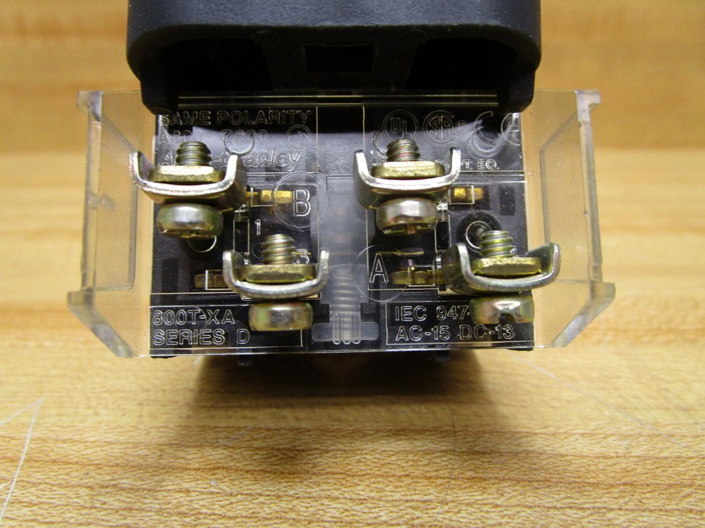 Allen Bradley 800T-FXTQH24RA1 Button 800TFXTQH24RA1 W/800T-XA & 800T-Blank
