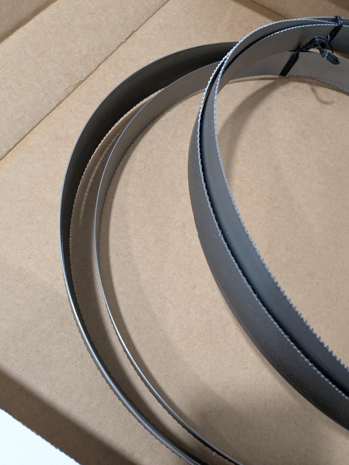 M.K. Morse Welded Bandsaw Blade 10′ 10-1/2 L, 1″ W, 10- 14 TPI Qty 2 3955131304