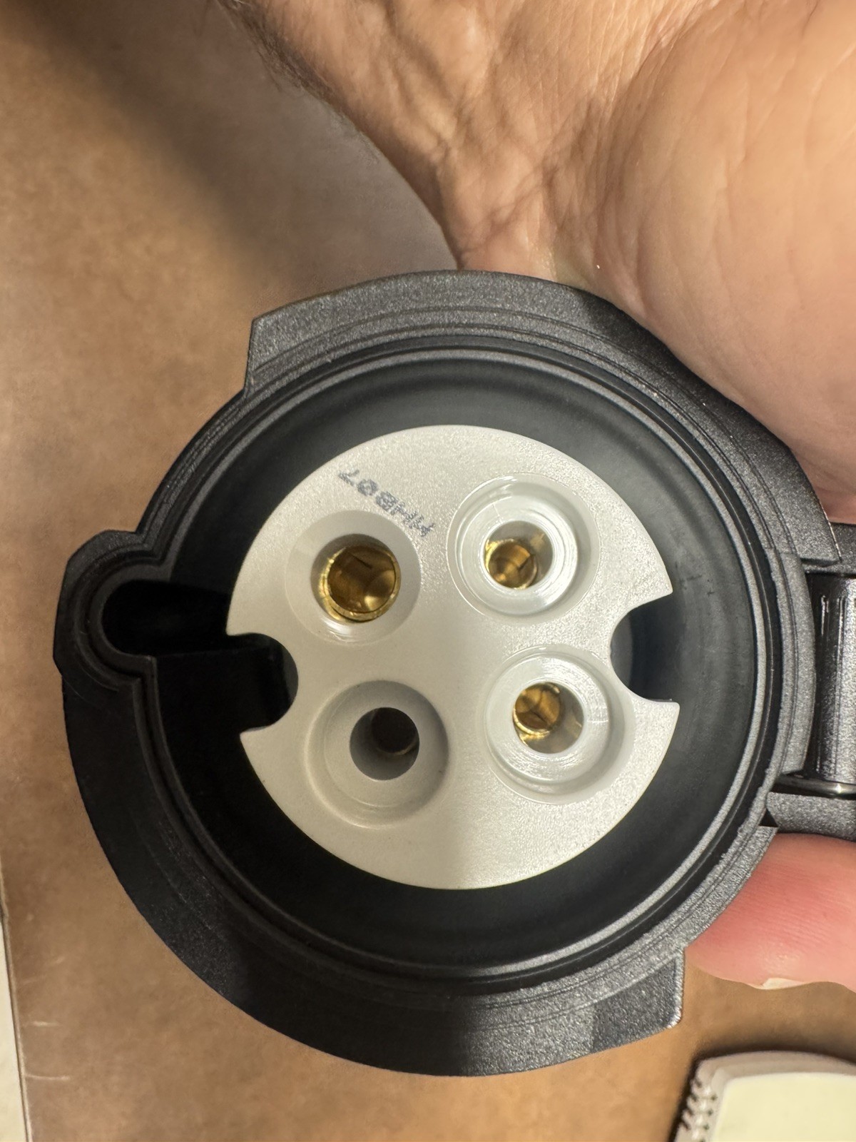 CARRIER 22-60388-07 MENNEKES 32A-7h/480-500V3P+ TYPE 527 FEMALE POWER PLUG