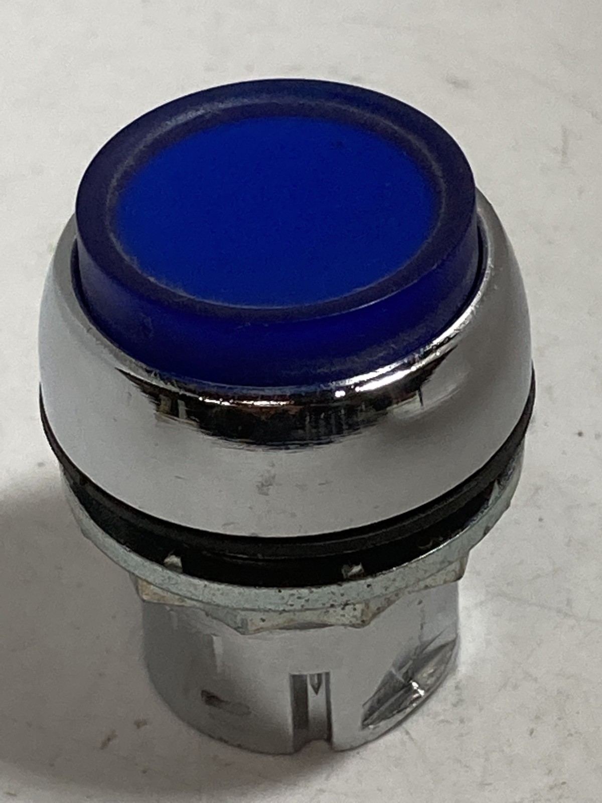 ALLEN BRADLEY 800FM-LE6 EXTENDED PUSHBUTTON OPERATOR ILLUMINATED BLUE