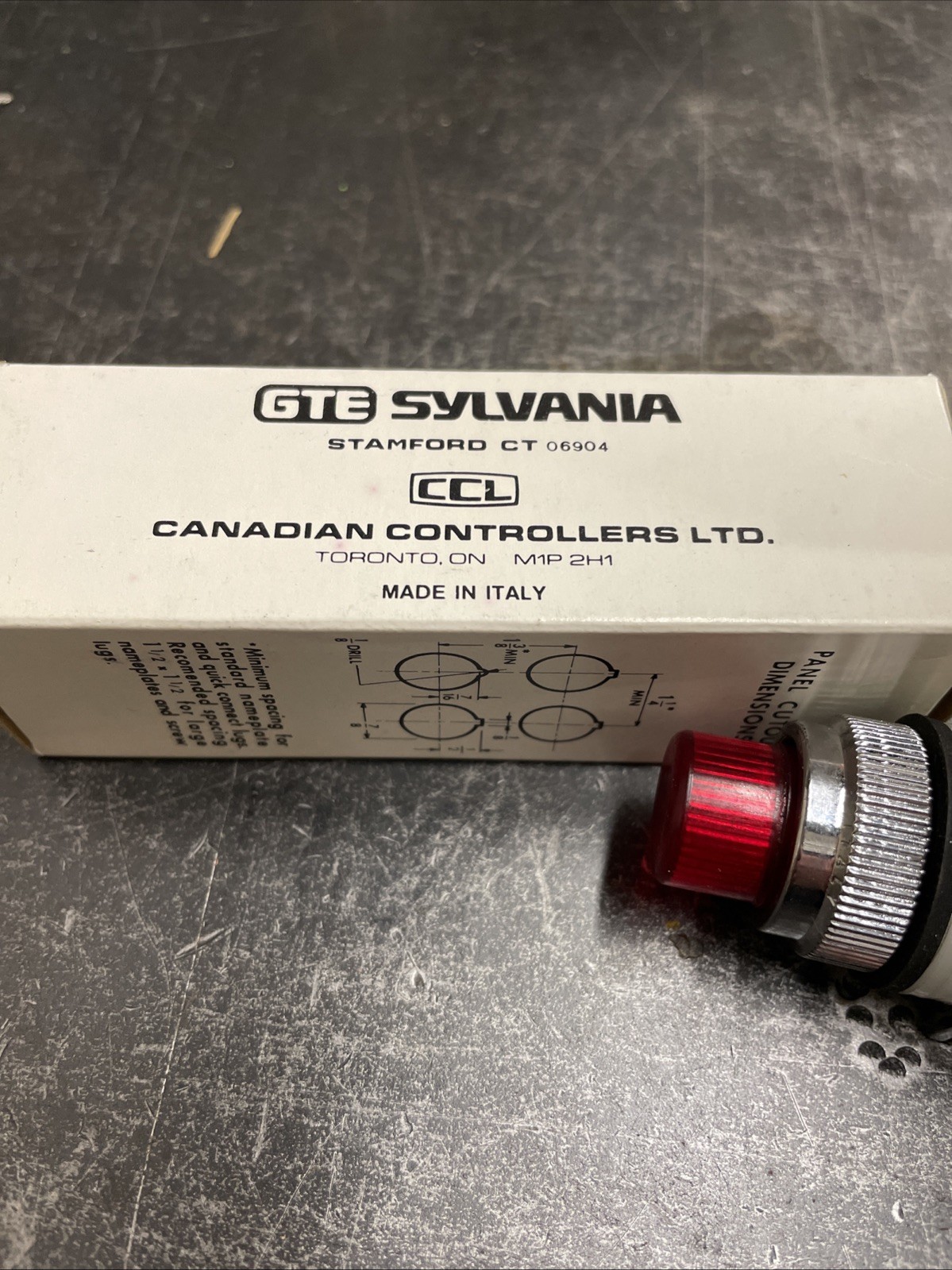 Lot of 3 New Vintage Sylvania 100M-H372 Illuminated Red 300V Industrial Oiltight