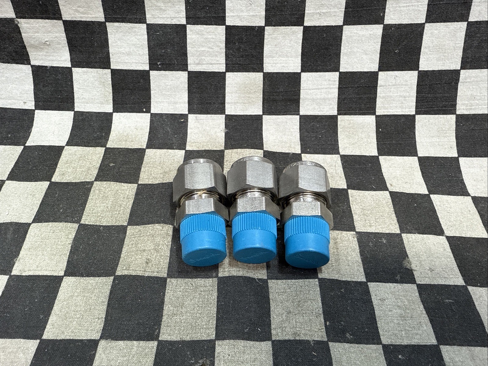 SWAGELOK SS-810-1-6, SS81016, 1/2″ TUBE X 3/8″ NPT, Lot Of 3, SHIPSAMEDAY #LA8