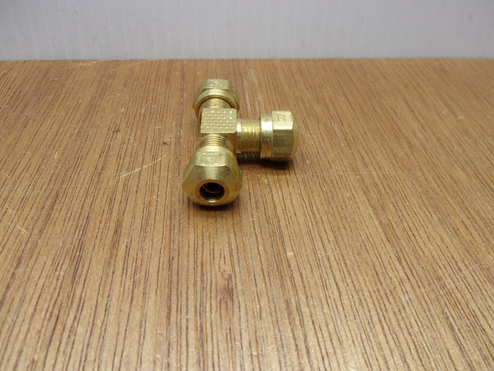Parker 264NTA-4 Brass Union Tee 1/4″ Tube Compression DOT Approved 150 PSI USA
