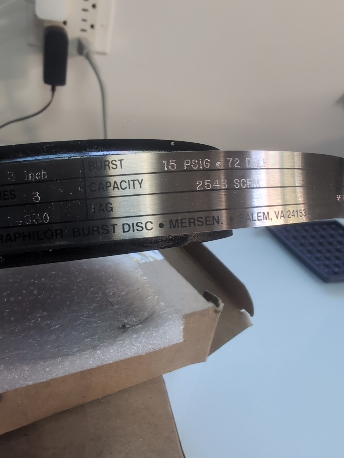 2 McMaster-Carr Supply Series 3, 3″ S 15 W/BAR vent cover Burst Disc S3-03015MB