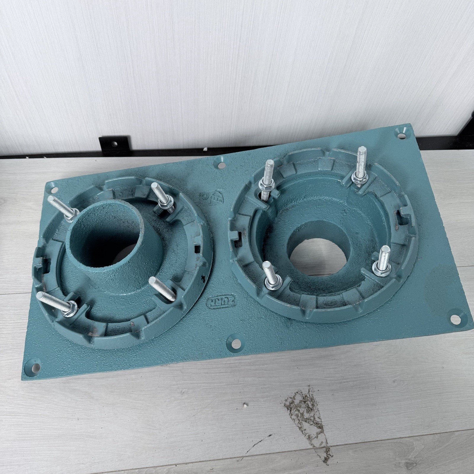 Zurn 4″ x 8-3/8″ Diameter No-Hub Cast Iron Combination Roof Drain & Overflow