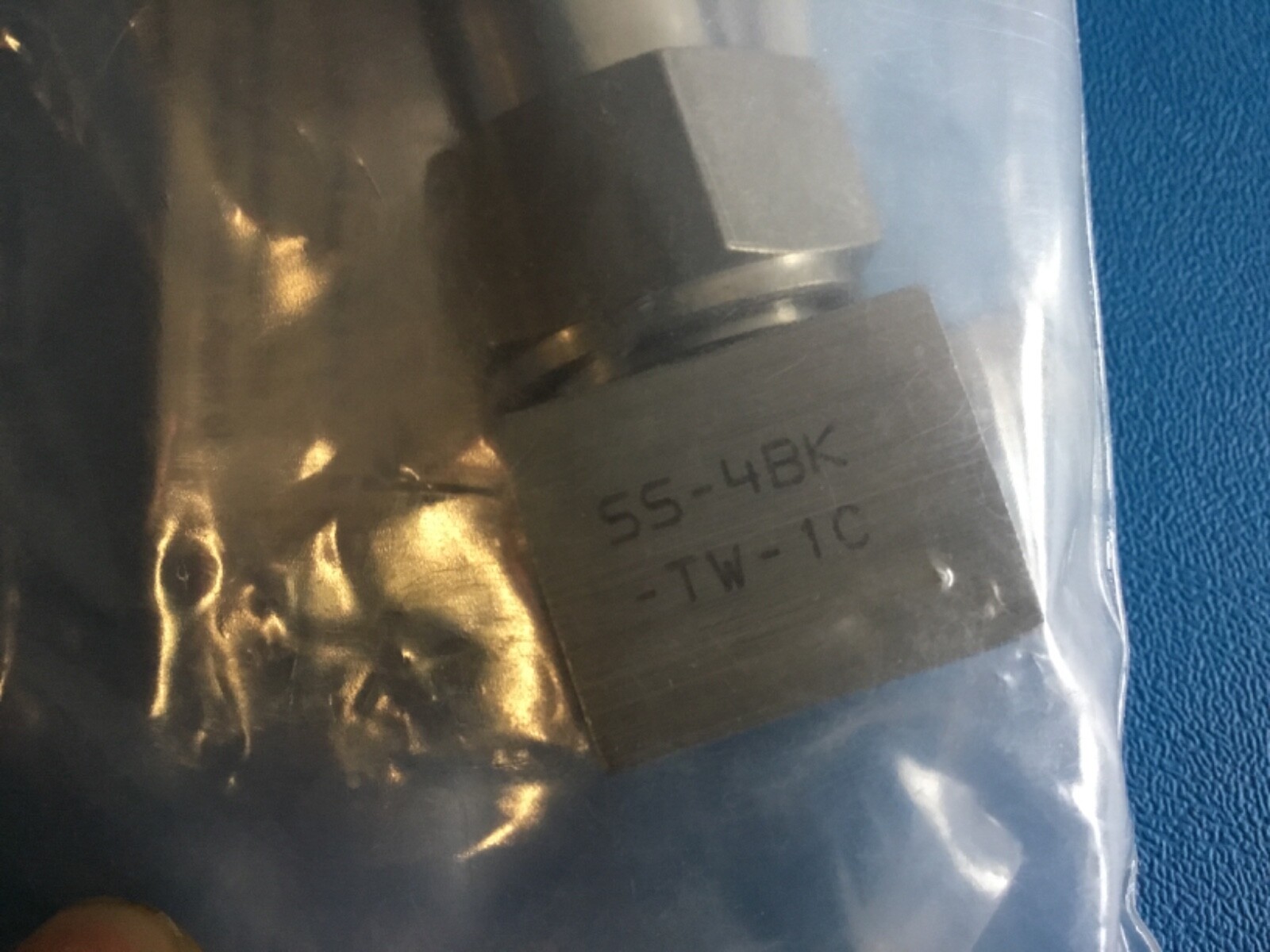 Swagelok Bellow Nupro Valve 1/4″ VCR x FVCR, SS-4BK-TW-1C new in bag